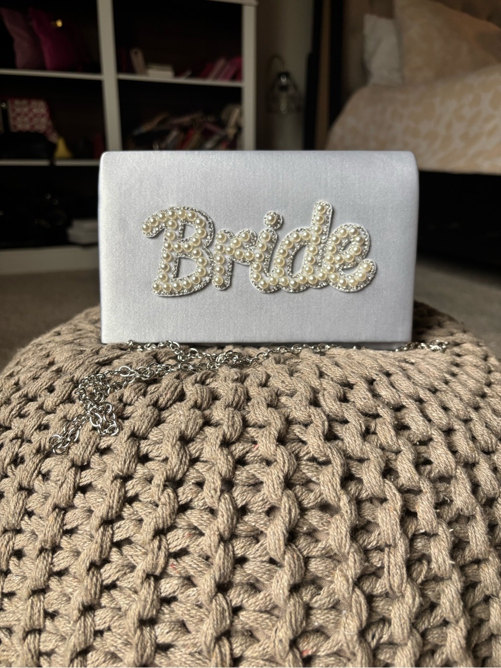 👰🏾♀️👰🏻♀️👰🏼♀️💍NWT Bride Satin Pearl Convertible Clutch💍👰🏼♀️👰🏻♀️👰🏾♀️